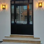 Saint 40 Deluxe فيلة *