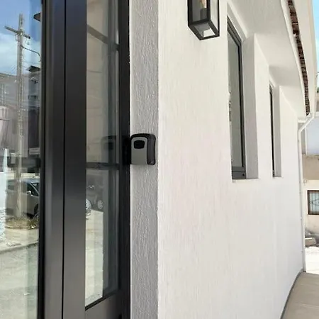 Saint 40 Deluxe * Sarandë
